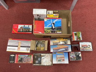 Lot 327 - Fourteen 'OO' Gauge/'HO' Gauge Boxed...