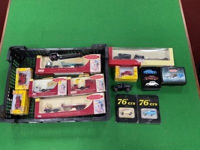 Lot 524 - A collection of OO scale (1:76) model cars and...