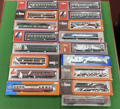 Lot 345 - Seventeen 'HO' Gauge Boxed Continental Bogie...