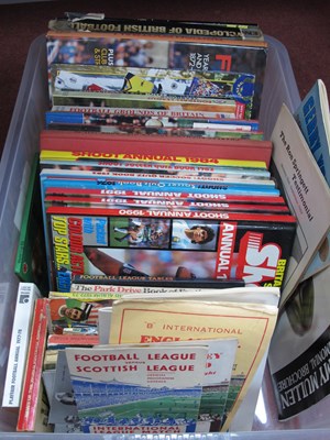 Lot 487 - Sheffield Wednesday Handbooks, programmes at...