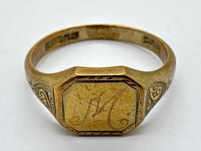 Lot 73 - A 9ct Gold Decorative Signet Ring, the centre...