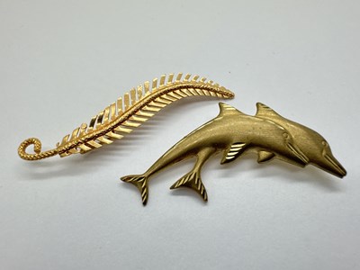 Lot 97 - A Modern Foliage Brooch, of textured design,...