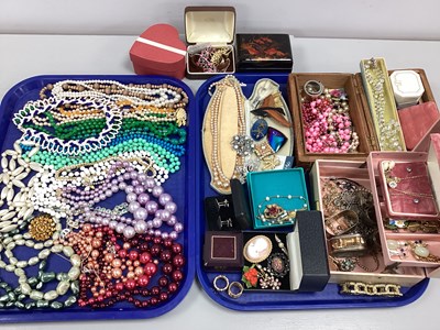 Lot 193 - An Assortment of Modern Costume Jewellery, to...