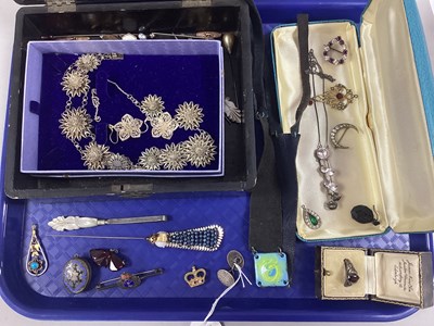 Lot 230 - A Collection of Antique, Vintage and Later...