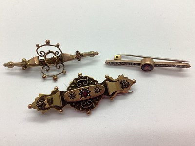 Lot 100 - An Antique 9ct Chester Gold Bar Brooch, of...