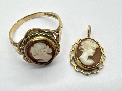 Lot 82 - A 9ct Gold Carved Shell Cameo Ring, the oval...