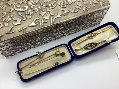 Lot 122 - A Small Collection of Vintage and Antique...