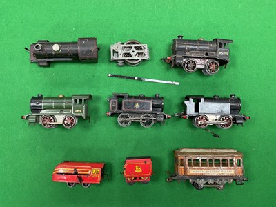 Lot 330 - A Quantity of Both Pre and Post War Hornby 'O'...