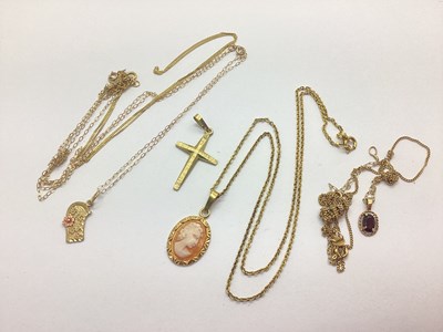 Lot 110 - Fine Dainty Chains and Pendants, including 9ct...
