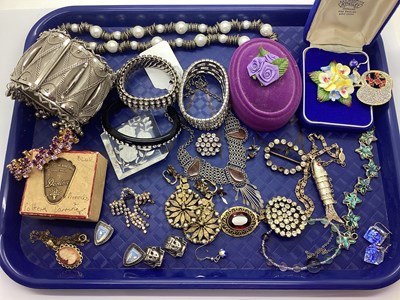 Lot 174 - Vintage and Later Costume Jewellery, including...