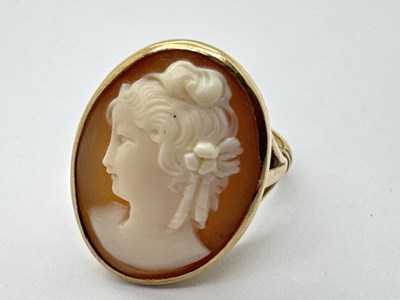 Lot 57 - An Oval Shell Carved Cameo Ring, depicting...