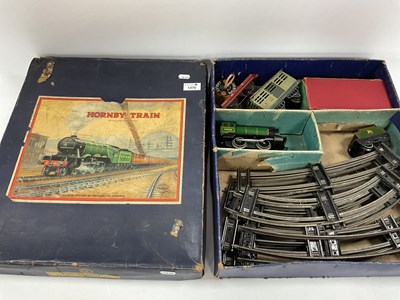 Lot 1370 - A 1950s Hornby 'O' Gauge Tinplate Train Set,...