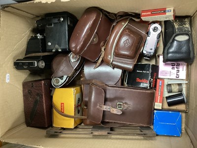 Lot 1083 - A Quantity of Vintage Cameras and Accessories:-...
