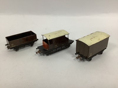 Lot 668 - Three Immediate Post War Hornby Dublo Southern...