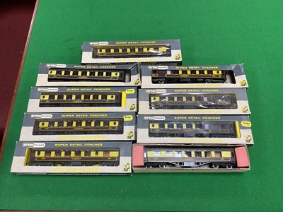 Lot 561 - Nine boxed Wrenn 00 gauge Pullman Cars, eight...