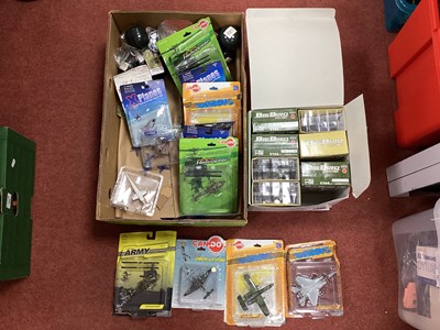 Lot 489 - A Quantity of Plastic Model Military Themed...