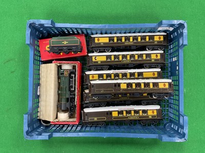 Lot 357 - A Triang Pullman train comprising boxed L1 4-4-...