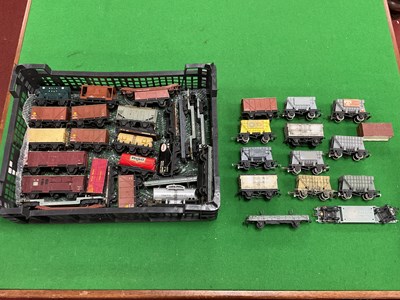 Lot 614 - Approximately thirty-five Hornby-Dublo and...