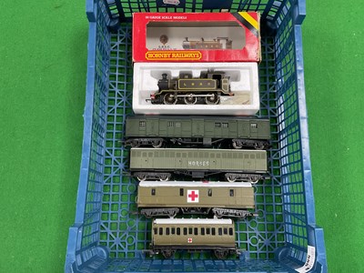 Lot 555 - An 00 gauge pre-grouping military ambulance...