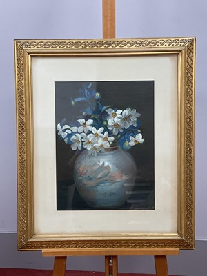 Lot 1148 - ENGLISH SCHOOL (Early XX Century) 
Flowers in...