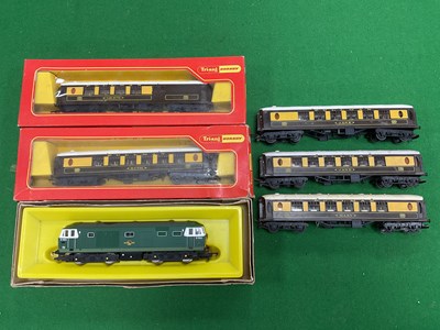 Lot 623 - An 00 gauge Pullman train comprising a boxed...
