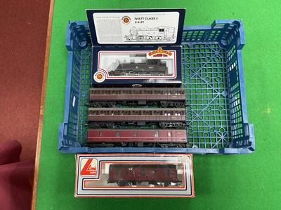 Lot 587 - An 00 gauge local passenger train comprising...