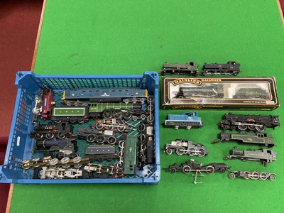 Lot 583 - Approximately eleven 00 gauge locomotives for...