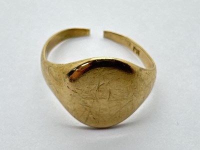 Lot 80 - A Signet Style Ring, the plain oval panel to...