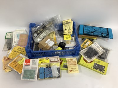 Lot 649 - A quantity of 00 gauge (4mm) unbuilt rolling...