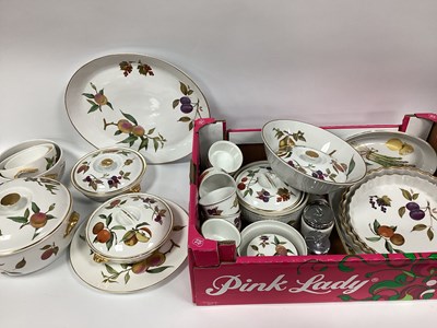 Lot 1008 - Worcester Eversham Dinnerware including...