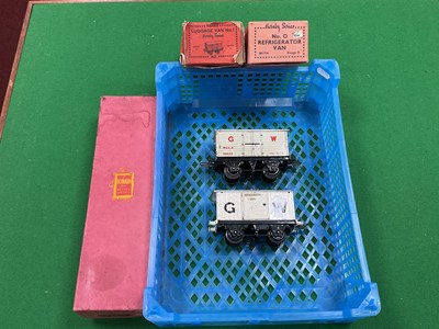 Lot 474 - Pre-War Hornby 'O' Gauge, comprising No 'O'...