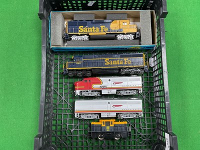 Lot 559 - Five HO scale American Santa Fe diesel...