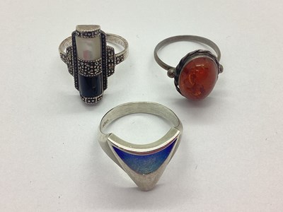 Lot 143 - Shelia Fleet; A "925" Enamel Inlaid Ring, of...