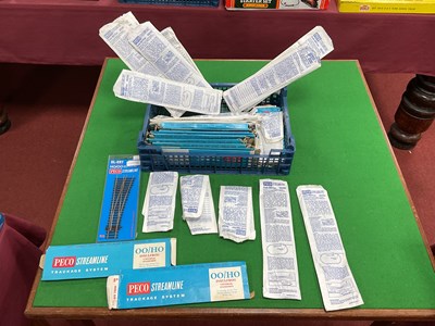 Lot 576 - Approximately thirty-four Peco 00 gauge points...