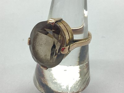 Lot 78 - A Vintage Large Single Stone Ring, the oval...