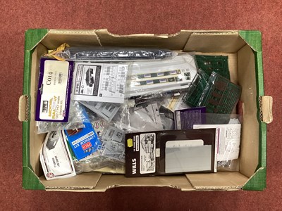 Lot 477 - A Quantity of OO / HO Scale Plastic Model...