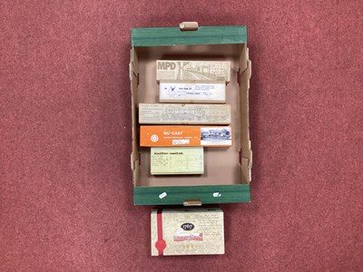 Lot 374 - Six OO Gauge / 4mm White Metal and Brass...