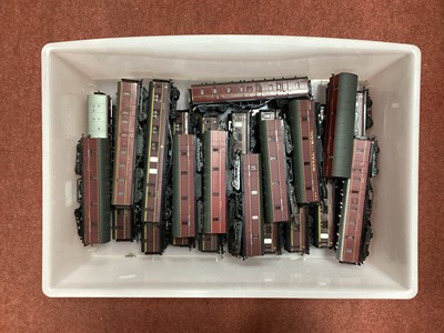 Lot 485 - Approximately Twenty OO Gauge Coaches by...