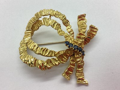 Lot 96 - An 18ct Gold Abstract Five Stone Brooch, the...