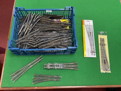 Lot 612 - Approximately fifty-seven 00 gauge points by...