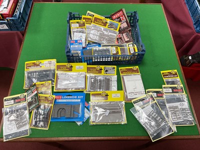 Lot 540 - A Quantity of N Gauge / 2mm Lineside...