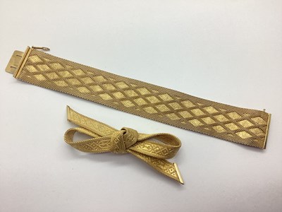 Lot 121 - Christian Dior; A Vintage Gilt Coloured Mesh...