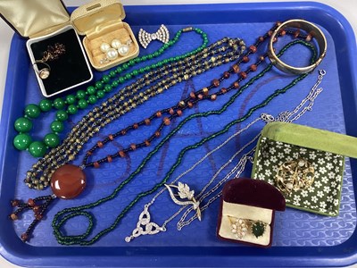 Lot 229 - A Collection of Costume Jewellery, to include...