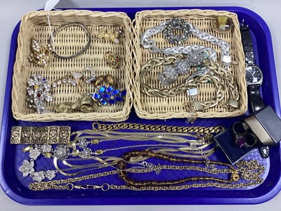 Lot 225 - A Collection of Modern Jewellery, to include a...