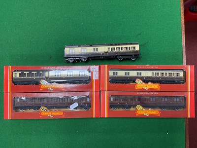 Lot 541 - Five Hornby OO Gauge Clerestory Coaches - GWR...
