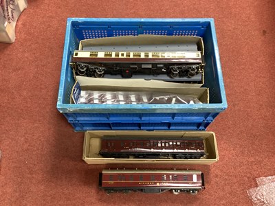 Lot 369 - Eight 'O' Gauge/7mm Kit Built and or Adapted...
