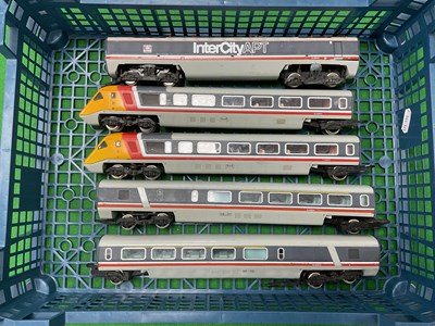 Lot 627 - A Hornby 00 gauge APT five car train,...