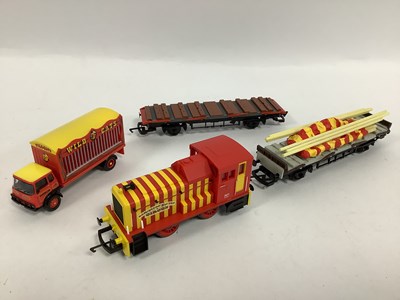 Lot 690 - A Hornby OO Gauge Bartello's Big Top Circus...
