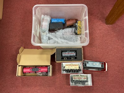 Lot 576 - Nineteen 'O' Gauge/7mm Kit Built Items of...