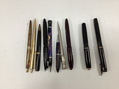 Lot 1318 - Parker Vacumatic and La Rue Onoto Pens with...